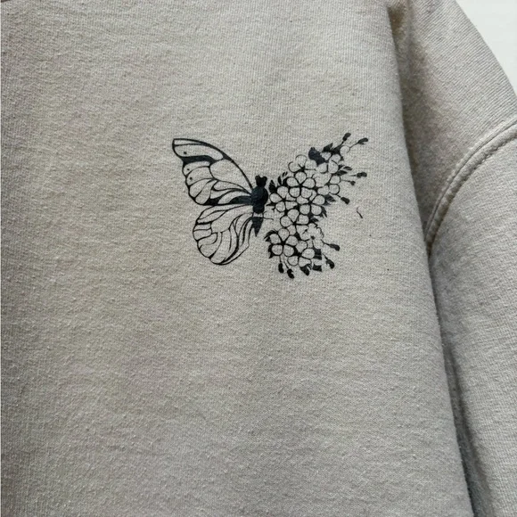 Gildan Cream Crewneck Sweater with Ribbed Cuffs - Picture 4 of 6